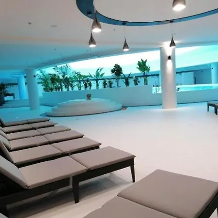 Appartement Hanza Tower Platinium & Sauna & Jacussi & Pool *